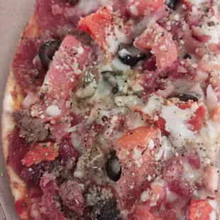 When I say that this all meat with veggie pizza is fye to my soul. Thanks again Lazzari's for a job well done!!!