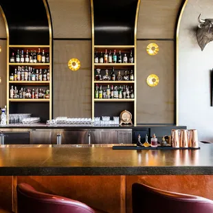 sushi and sashimi, interior