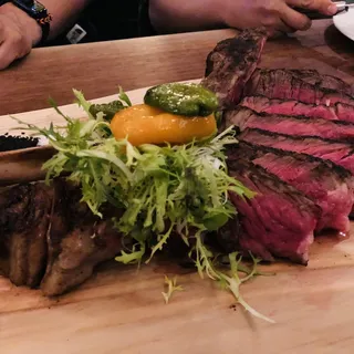 TOMAHAWK RIB EYE FOR TWO