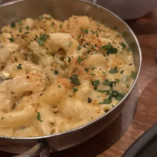 MACARONI AND CHEESE
