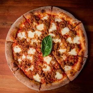 Salsiccia Pizza
Mozarella, tomato sauce, sausage.