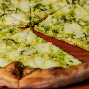 Francesco Pizza Slice.
Fresh basil pesto, mozzarella, grated parmigiano.