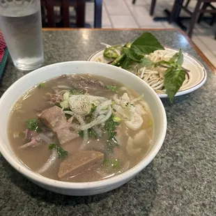 16. Pho Bo Dac Biet