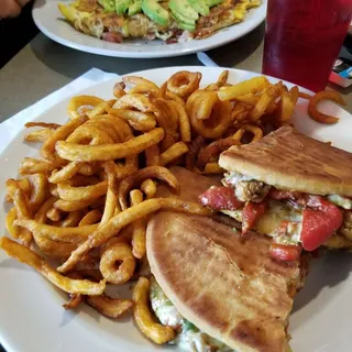 Lunch Roasted Red Pepper & Chicken Pesto Ciabatta