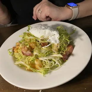 Lyonnaise salad