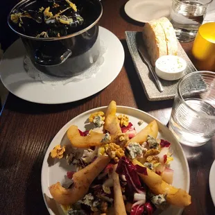 Mussels and pear and endive salad