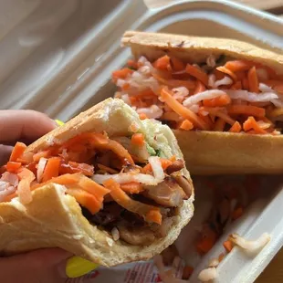 Spicy chicken bahn mi