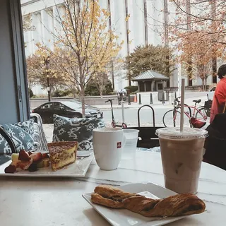Breakfast Pain au Chocolat