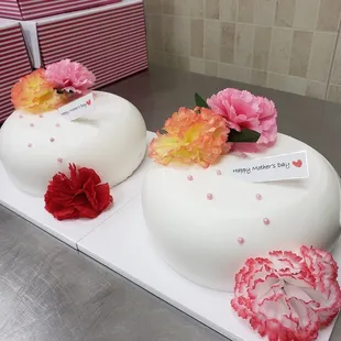 Mother&apos;s Day cake