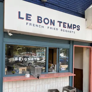 the front of a french fried restaurant