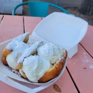 Beignet icrcream sandwich