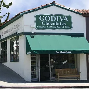 the outside of a coffee shop