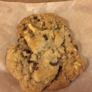 Brown Butter Chocolate Chip Cookie w/Walnuts