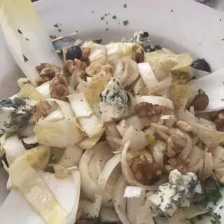 Salade d'Endives à la Fourme d'Ambert et aux Noix