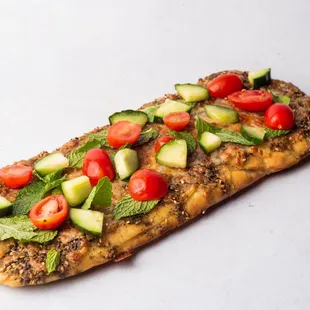 zaatar with veggies flatbread