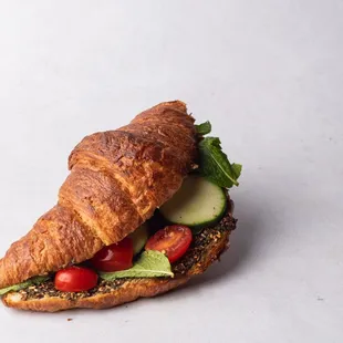 zaatar with veggies croissant