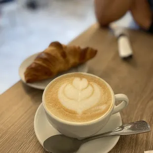 Cappuccino &amp; croissant