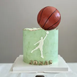 Basketball cake