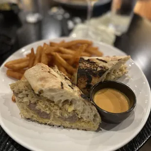 Bratwurst n fries
