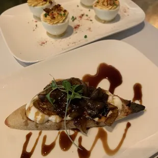 PETIT TARTINE toasted baguette, goat cheese, caramelized onion, honey, balsamic reduction  Delicious!!