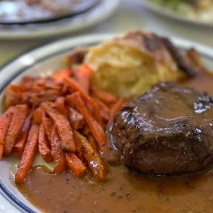 Filet Mignon w Black Pepper Sauce, -awesome
