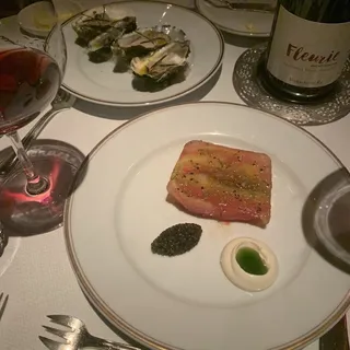 Salade de tomates et mangetout rafraîchis aux fraises