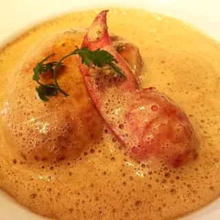 Quenelle de brochet, sauce américaine