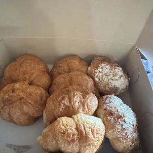 Regular Croissants and Slmond Ctoissants