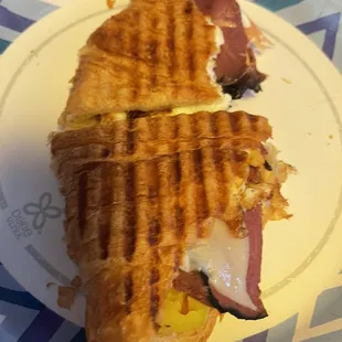 Delicious croissant, egg and cheese with pastrami. Great service, friendly staff and enjoyed it.