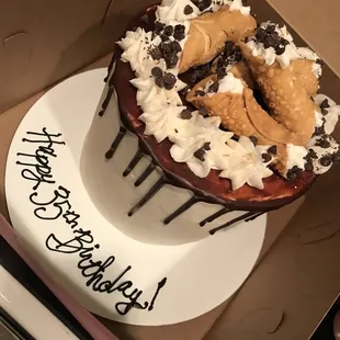 Cannoli cake #amazing