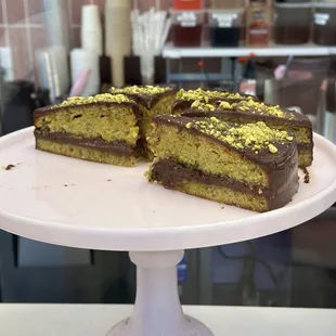 Pistachio/chocolate ganache cake