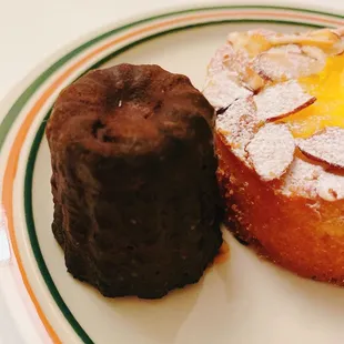 Cannele - looks burnt and is mostly burnt