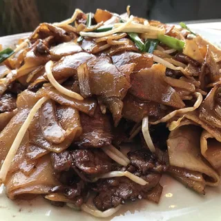 Hu Tieu Xao Bo Drunken Noodle