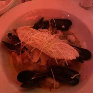 GNOCCHI FRUITS DE MER SAUCE ARMORICAINE---