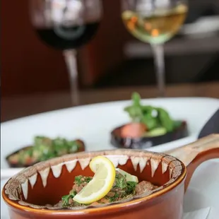 Apéritifs: Makanék & Aubergines canapés
 Vin: Massaya (blend) & Louis Latour (Chardonnay)