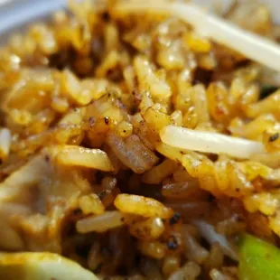 See the white meat chicken in the rice.