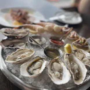 Lunch - Le Petit Plateau (oysters, tuna crudo, shrimp)