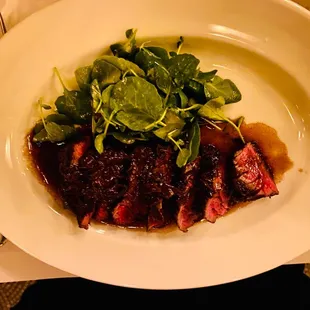 STEAK-FRITES À L&apos;ÉCHALOTE, SALADE DE CRESSON