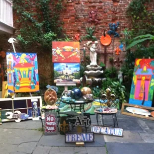 Welcoming and charming gallery. Positive energy happening here.