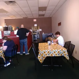 Small,  intimate place!