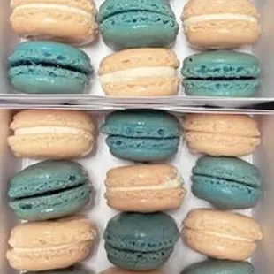 Black vanilla and cassis macarons