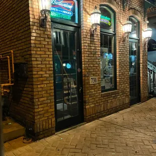 Le Mardi Gras Exterior