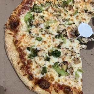 Chicken and Broccoli Pizza