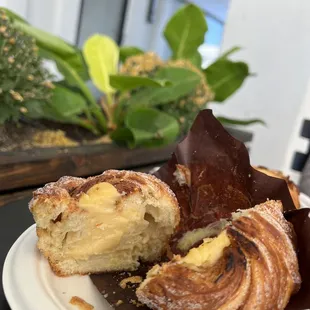 Crème brûlée bun