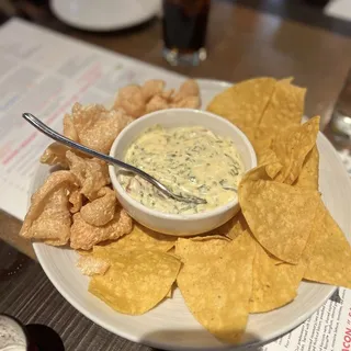 KT's Famous Spinach Queso