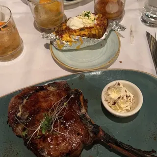Tomahawk Ribeye (32-Oz.)