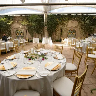 Before guests began eating on the wedding day- chargers placed by wedding coordinator, napkins and flatware placed by Le Papillon.