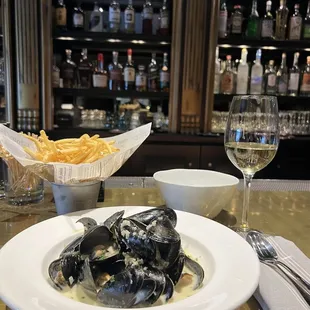 Mussels and fries