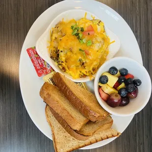 a plate of breakfast foods