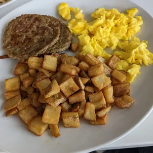 a plate of breakfast food
